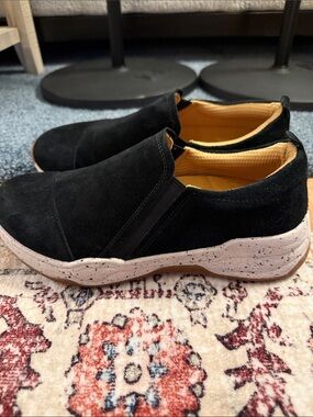Taos Rubber Sole Sneakers in Black Suede 8.5 Women’s New without box
